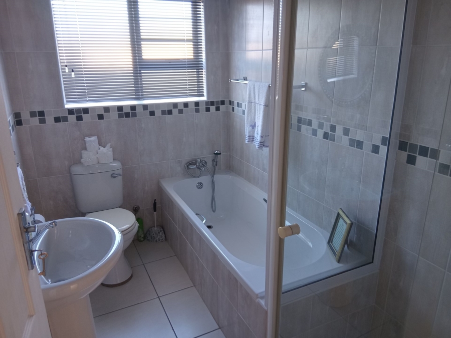 3 Bedroom Property for Sale in Heiderand Western Cape